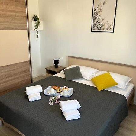 Apartman Ana Apartment Crno Bagian luar foto