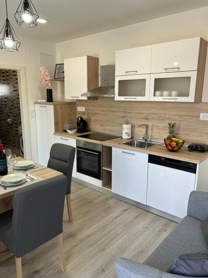 Apartman Ana Apartment Crno Bagian luar foto