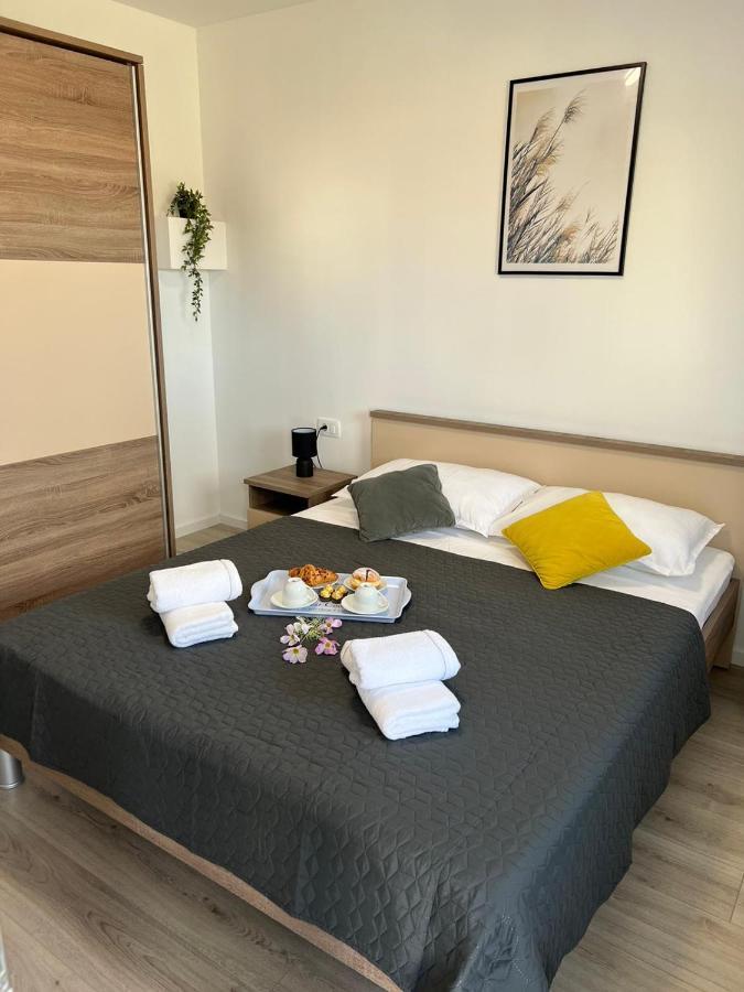 Apartman Ana Apartment Crno Bagian luar foto