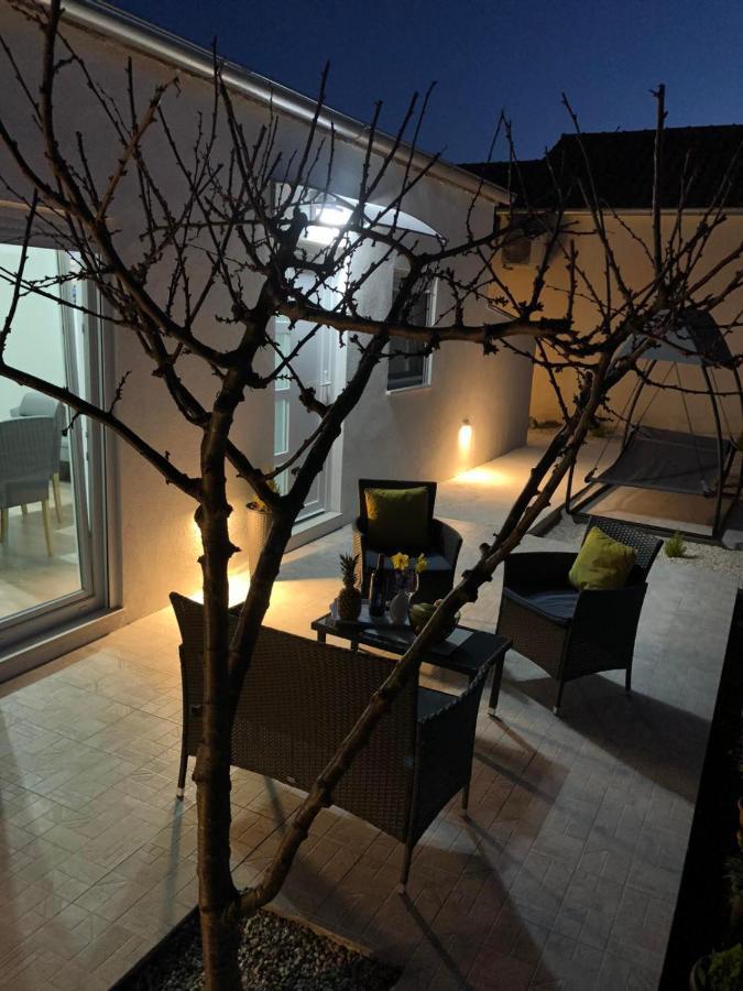 Apartman Ana Apartment Crno Bagian luar foto