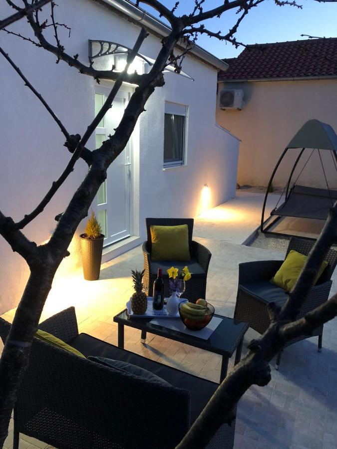 Apartman Ana Apartment Crno Bagian luar foto