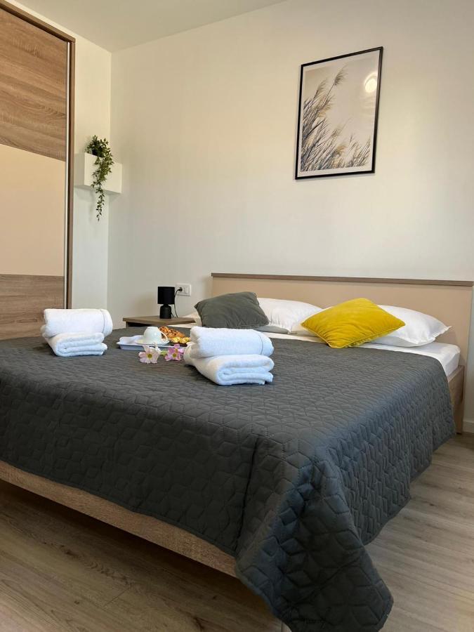Apartman Ana Apartment Crno Bagian luar foto