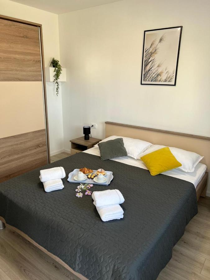 Apartman Ana Apartment Crno Bagian luar foto