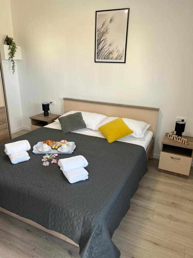 Apartman Ana Apartment Crno Bagian luar foto