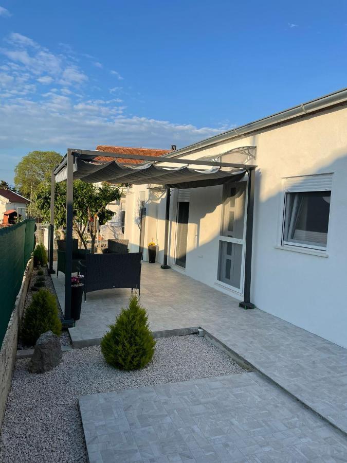 Apartman Ana Apartment Crno Bagian luar foto